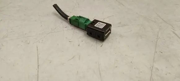 Audi A4 S4 B9 8W USB socket connector 5q0035726
