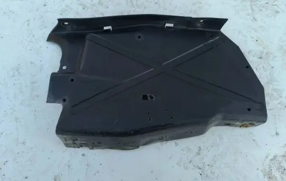 Opel Vivaro Engine splash shield/under tray 8200505015 93857408