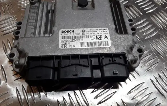 Peugeot 308 Engine control unit/module 9653958980 0281013332 1039S18944