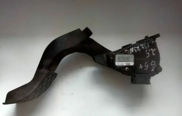 Volkswagen PASSAT B5.5 Accelerator throttle pedal 8D1721523J 6PV00837603
