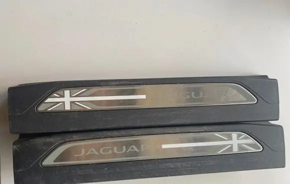 Front sill trim cover