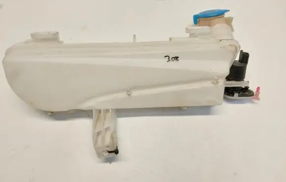 Peugeot 3008 III Windscreen/windshield washer pump 9839834780JLK01