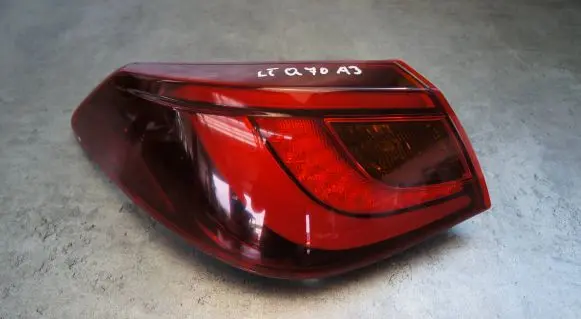 Infiniti Q70 Y51 Rear/tail lights