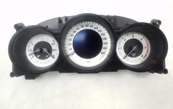 Mercedes-Benz CLS C218 X218 Speedometer (instrument cluster) A2189005503