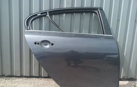 Renault Latitude (L70) Rear door 