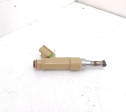 Lexus CT 200H Fuel injector 2325037010