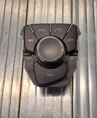 Multifunctional control switch/knob