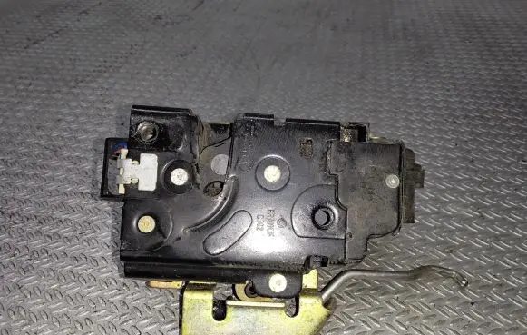 Audi A6 S6 C5 4B Front door lock 4B1837016B