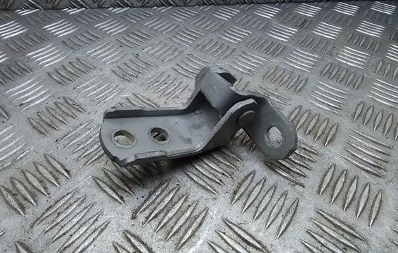 Toyota Prius (XW20) Front door upper hinge