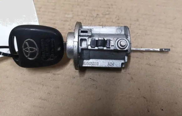 Toyota Avensis T250 Ignition lock N0501525