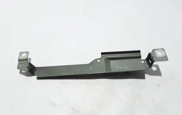 Volvo XC60 Fender mounting bracket 31424581