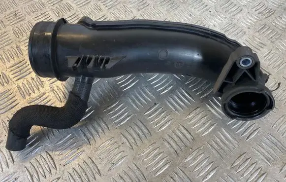 Opel Vivaro Turbo air intake inlet pipe/hose 165752889R 93452234