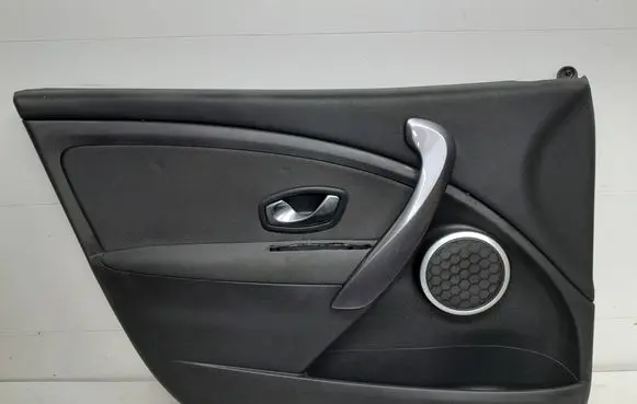 Renault Megane III Front door card panel trim 809010639R 1506042762 1506042682
