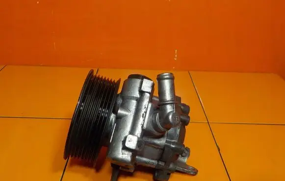 Land Rover Range Rover L322 Power steering pump QVB500630