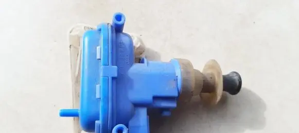 Audi 80 90 S2 B4 Central locking vacuum pump 893862153c