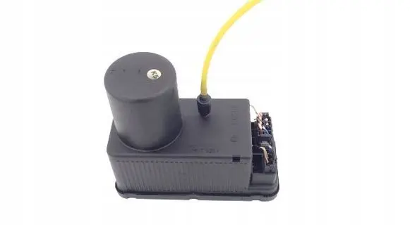 Mercedes-Benz C W202 Central locking vacuum pump 2028001648