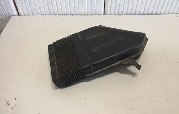 Audi A4 S4 B7 8E 8H Air intake duct part 8E0129617