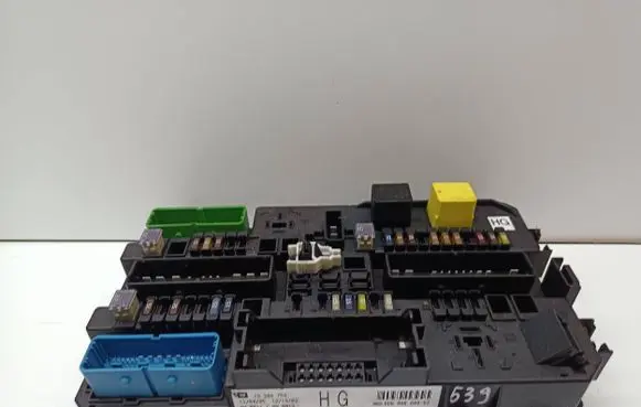 Opel Zafira B Fuse module 13206759 5DK00866952