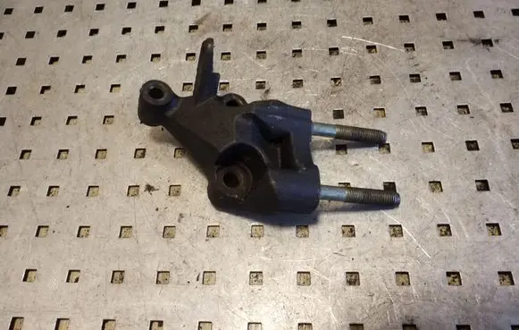 Mazda 6 Engine mounting bracket