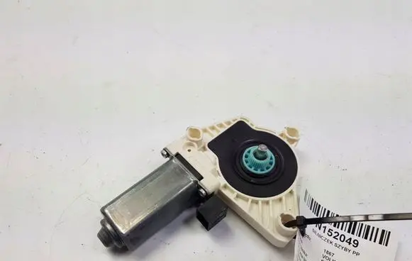 Volkswagen PASSAT B8 Front door window regulator motor 5Q4959802B