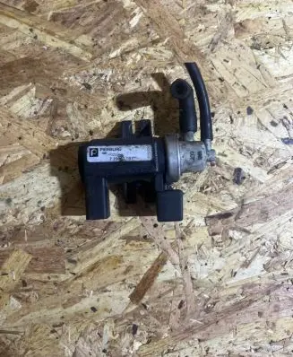 Audi A4 S4 B6 8E 8H Vacuum valve 72290319C