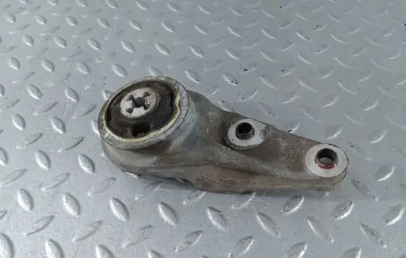 Citroen DS5 Engine mount bracket 9670502680