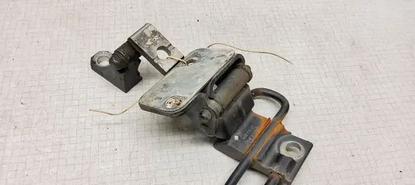 Volkswagen Polo Front door hinge set 6Q0831411