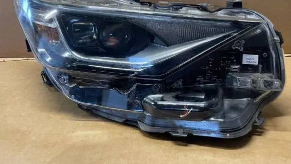 Toyota Auris E210 Headlight/headlamp 8111002K60 90070907 02342