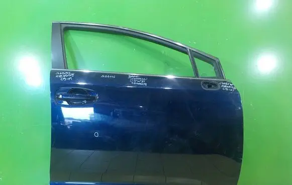 Toyota Avensis T270 Front door PRZOD PRAWE