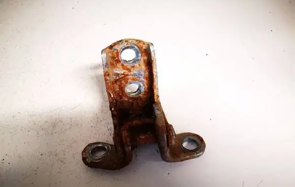 Honda CR-V Rear door lower hinge