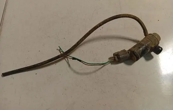 Subaru Legacy Windscreen/windshield washer pump