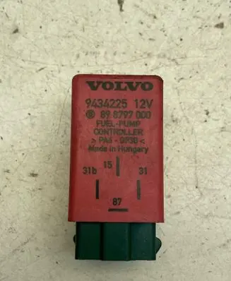 Volvo C70 Fuel pump relay 9434225 898797000
