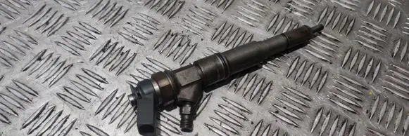 BMW 5 F10 F11 Fuel injector 7789661