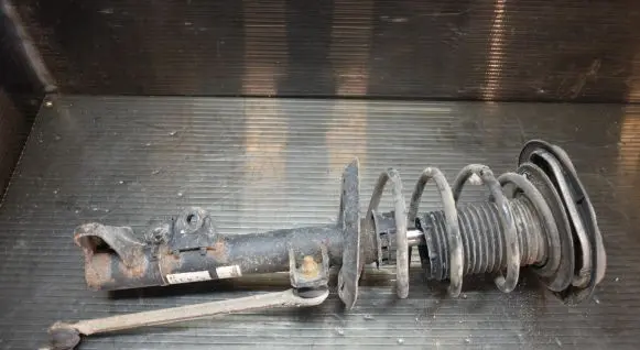Mercedes-Benz E W212 Front shock absorber with coil spring