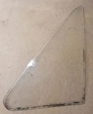 Volkswagen Jetta I Front door vent window glass four-door 171845251