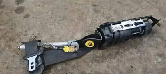 Volvo XC70 Front seatbelt 6841791