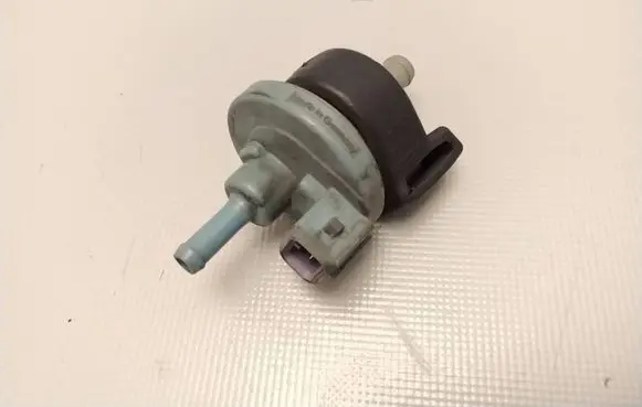 Audi 80 90 S2 B4 Valve vacuum 054133459B