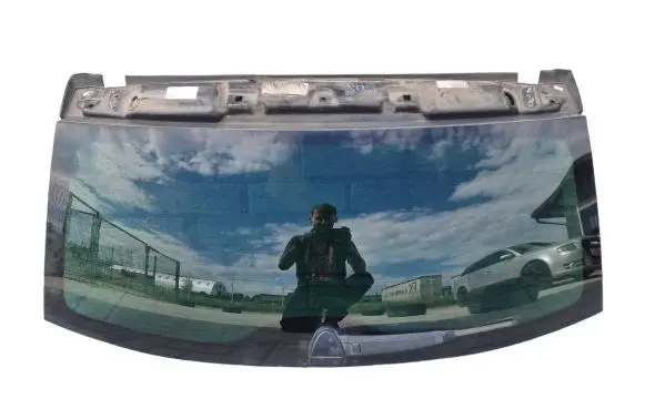 Volkswagen Touareg I Opening tailgate glass 