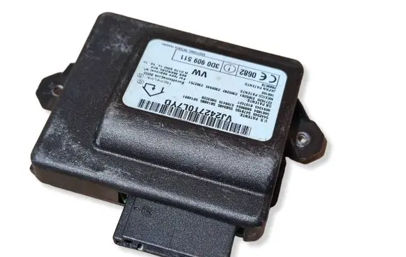 Volkswagen Touareg I Homelink control unit H000S000 3D0909511