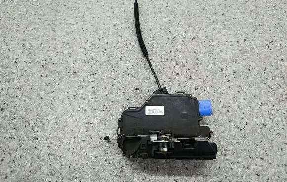 Skoda Fabia Mk2 (5J) Front door lock 3B1837016CE