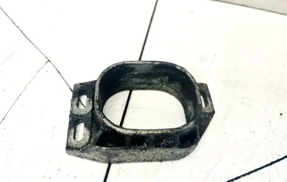 Volkswagen PASSAT B5 Engine mounting bracket