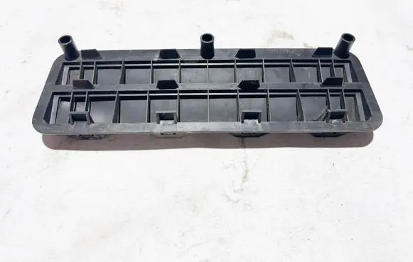 BMW 8 E31 Quarter panel pressure vent 64221946028