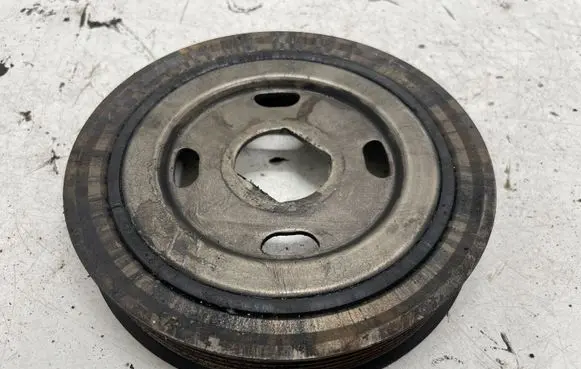 Mercedes-Benz C W205 Crankshaft pulley 123034219R