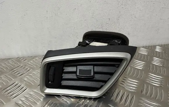 Nissan Qashqai Dashboard side air vent grill/cover trim PG051Z08 PC05LZ08 687614EH0A