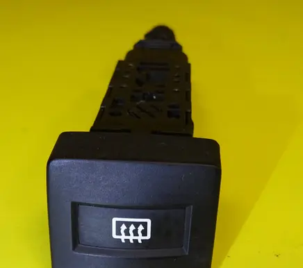 KIA Carnival Windscreen/window heater switch