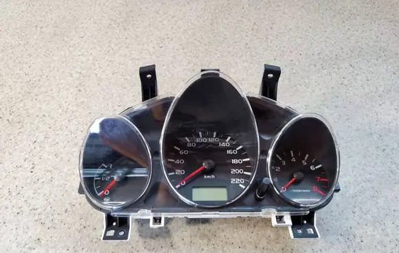 Mitsubishi Colt Speedometer (instrument cluster) 8100A929