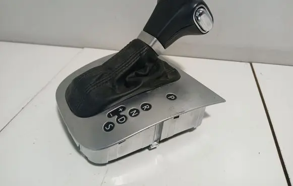 Volkswagen Golf V Gear selector 317350100