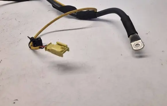 Audi A6 S6 C6 4F Positive cable (battery)