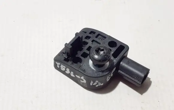 Tesla Model S Airbag deployment crash/impact sensor 1005274