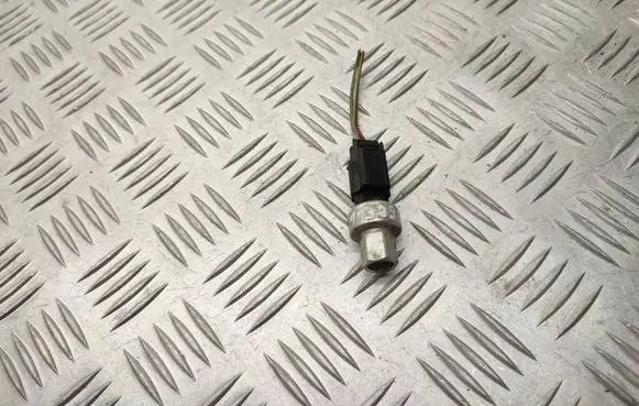 Ford Escape III Air conditioning (A/C) pressure sensor BT4319D594AA